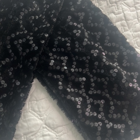 Black faux fur and sequin infinity scarf OS - Picture 6 of 8